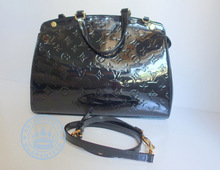 Louis Vuitton Brea MM Vernis in black Handbag